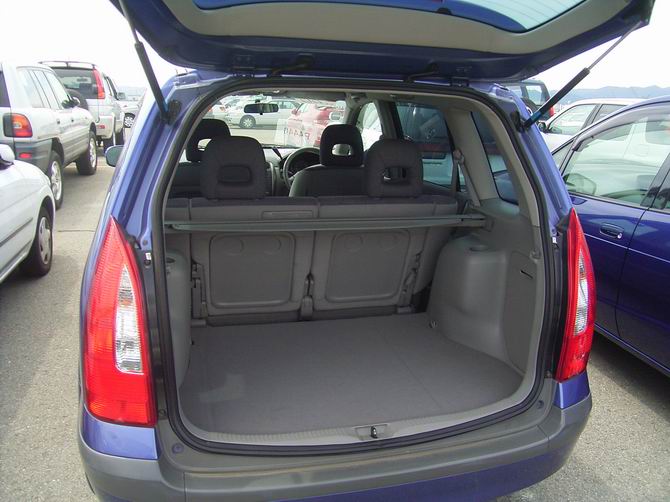 2000 Mazda Premacy Photos