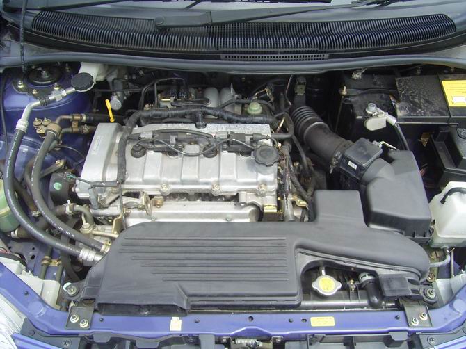 2000 Mazda Premacy Photos