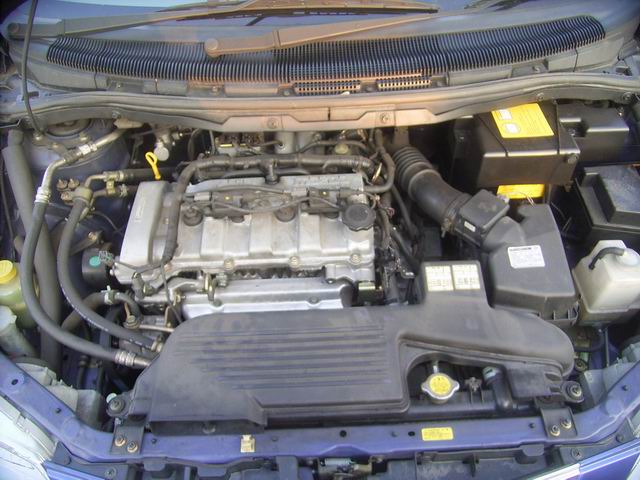 2000 Mazda Premacy Photos