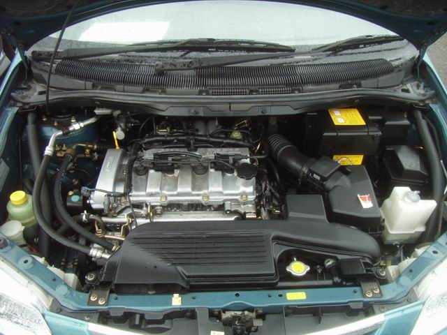 2000 Mazda Premacy Photos