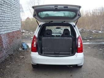 2000 Mazda Premacy Photos