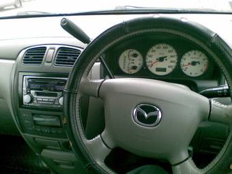 2000 Mazda Premacy Photos