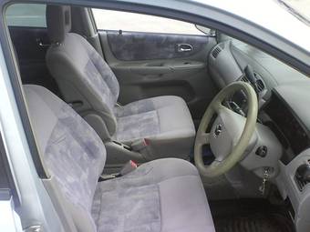 2000 Mazda Premacy Photos