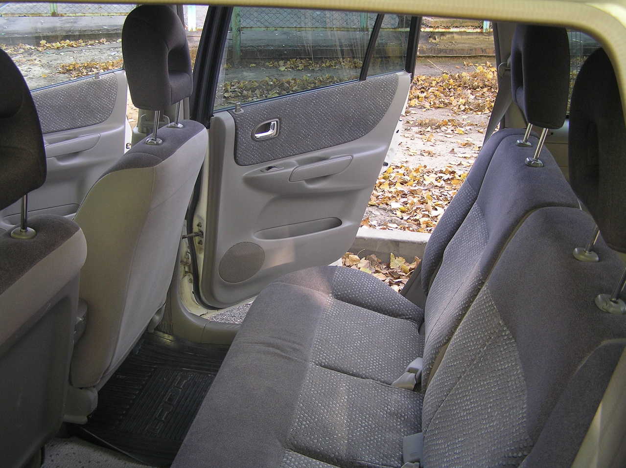 Mazda premacy салон