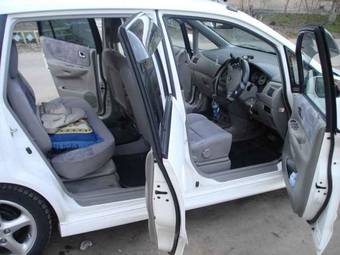 2000 Mazda Premacy Photos
