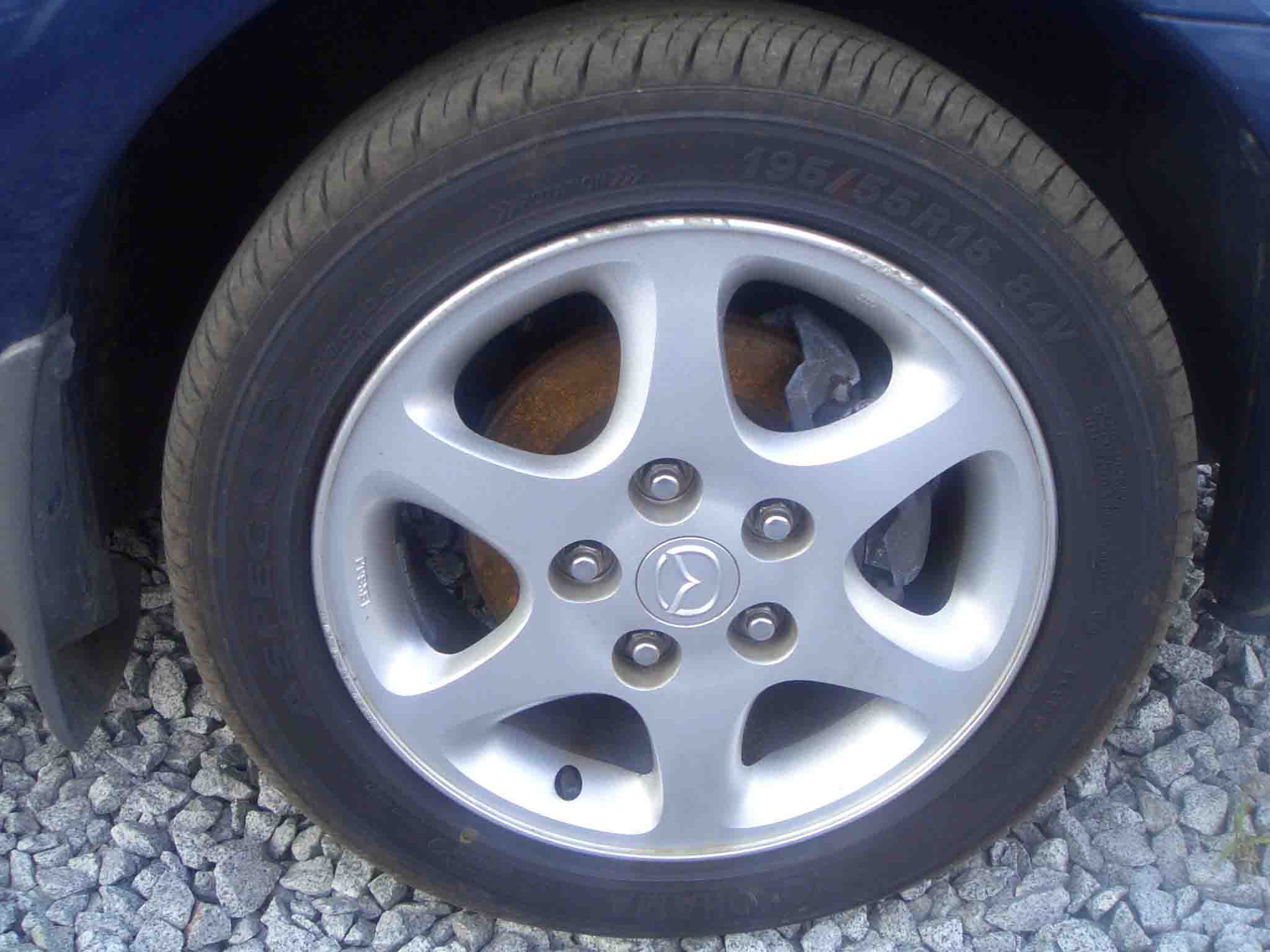 2001 Mazda Premacy Photos