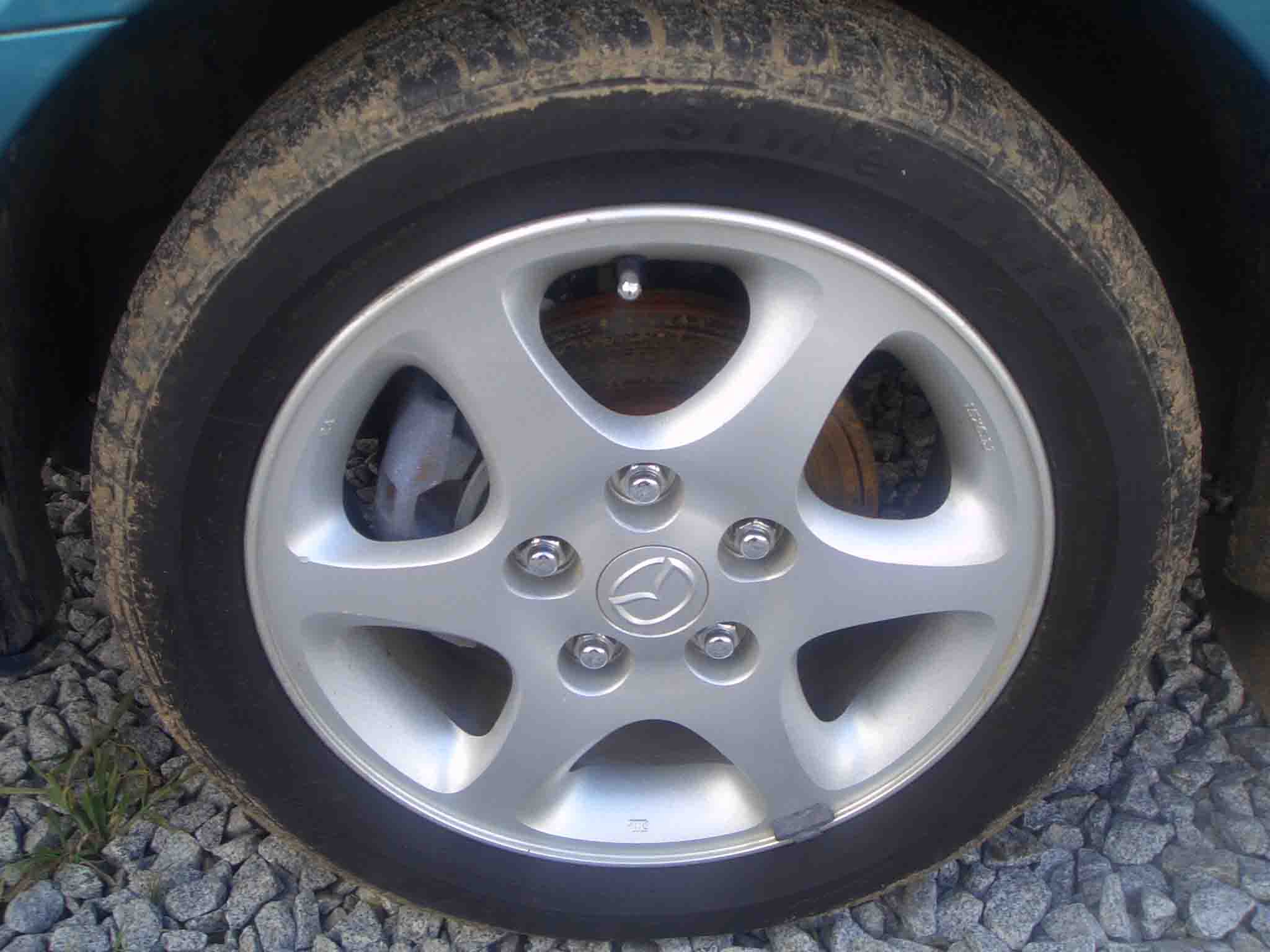 2001 Mazda Premacy Pictures
