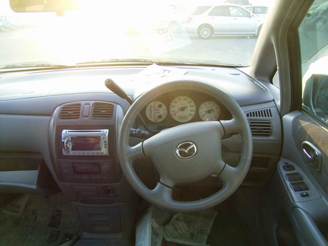 2001 Mazda Premacy Pictures