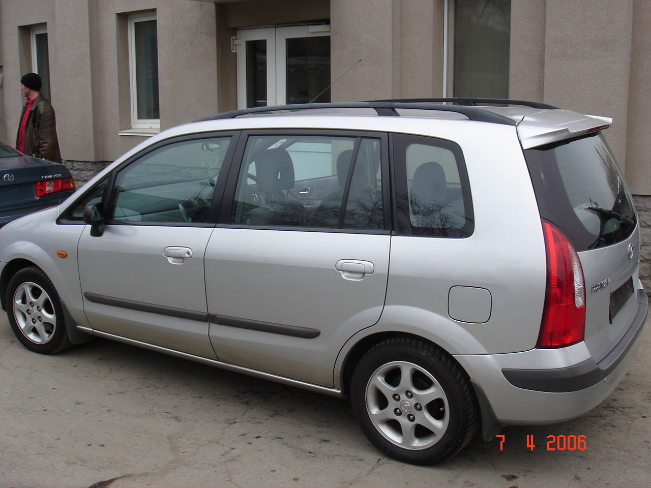 2001 Mazda Premacy Photos