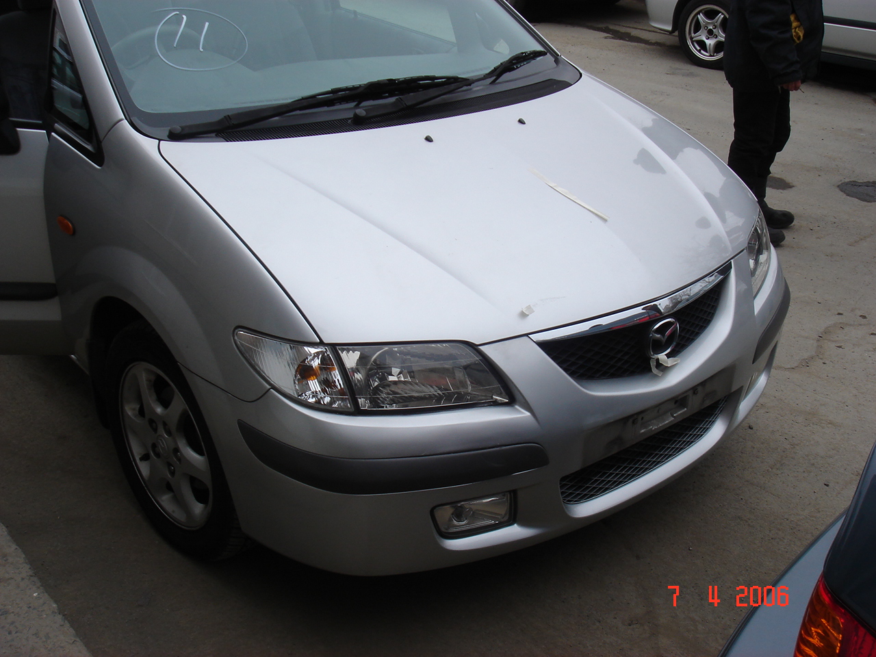 2001 Mazda Premacy Photos