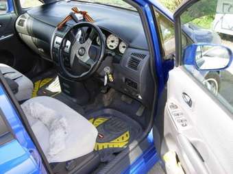 2001 Mazda Premacy Photos