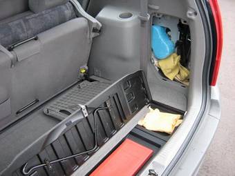 2001 Mazda Premacy Wallpapers