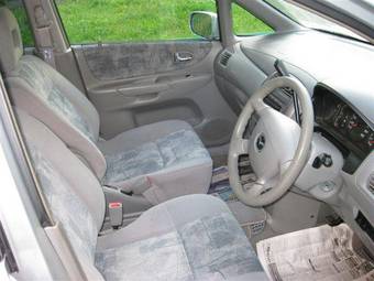 2001 Mazda Premacy Photos