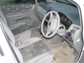 2002 Mazda Premacy Photos