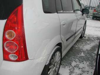 2002 Mazda Premacy Photos