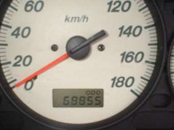 2002 Mazda Premacy Photos