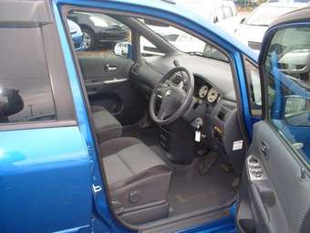 2002 Mazda Premacy Pictures