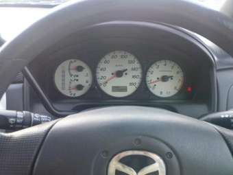 2002 Mazda Premacy Photos