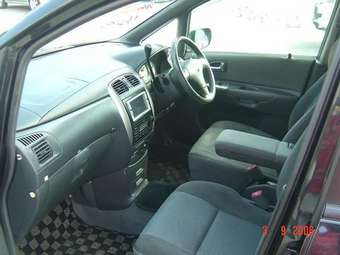 2002 Mazda Premacy Photos