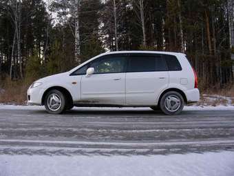 2002 Mazda Premacy Photos