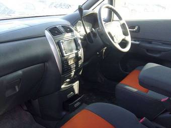 2002 Mazda Premacy Pics
