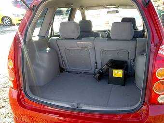 2002 Mazda Premacy Pics