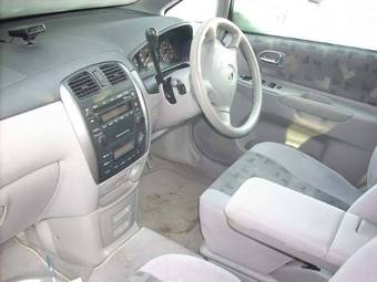 2002 Mazda Premacy Photos