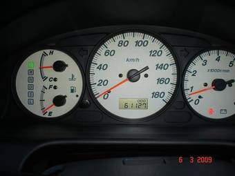 2002 Mazda Premacy Photos