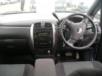 2002 Mazda Premacy Pictures