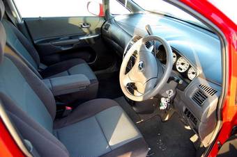 2002 Mazda Premacy Photos