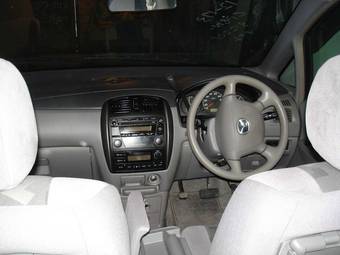 2002 Mazda Premacy Photos