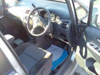 2003 Mazda Premacy Pics