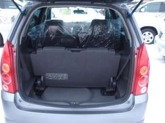 2003 Mazda Premacy Photos