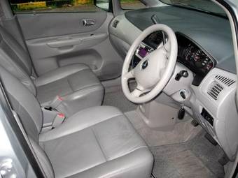 2003 Mazda Premacy Photos