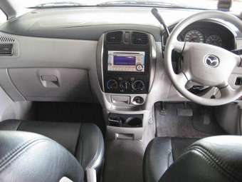 2004 Mazda Premacy Photos