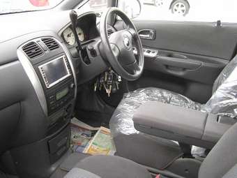 2004 Mazda Premacy Photos