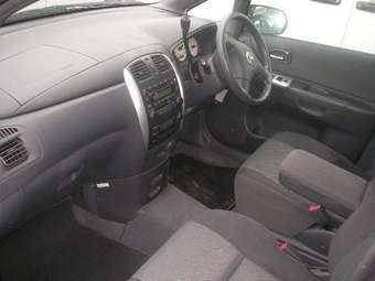 2004 Mazda Premacy Photos