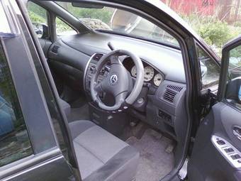 2004 Mazda Premacy Pictures