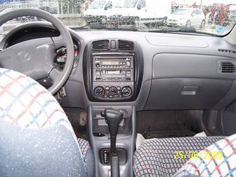 1999 Mazda Protege Images