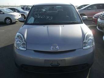 2004 Mazda Verisa Pictures