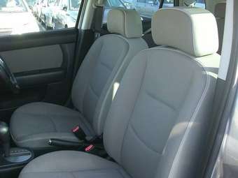 2004 Mazda Verisa Photos