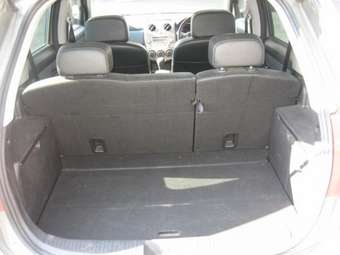 2004 Mazda Verisa Photos