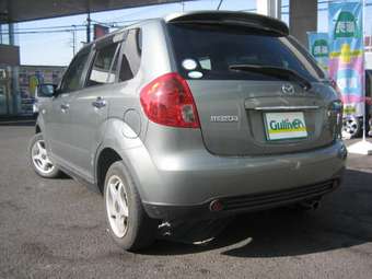 2004 Mazda Verisa Photos