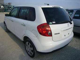 2004 Mazda Verisa Pictures