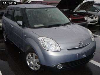 2004 Mazda Verisa Pictures