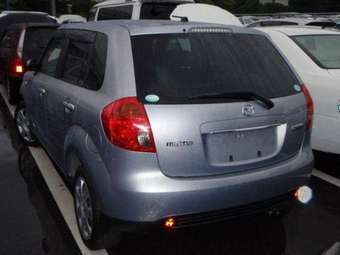 2004 Mazda Verisa Pictures