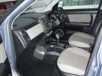 2004 Mazda Verisa Pictures