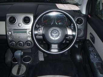 2004 Mazda Verisa Wallpapers