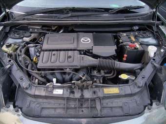 2004 Mazda Verisa Pictures