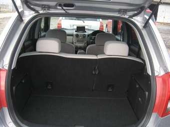 2004 Mazda Verisa Photos